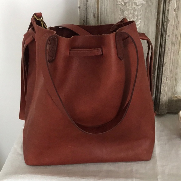 Madewell Handbags - Madewell bucket bag- Medium